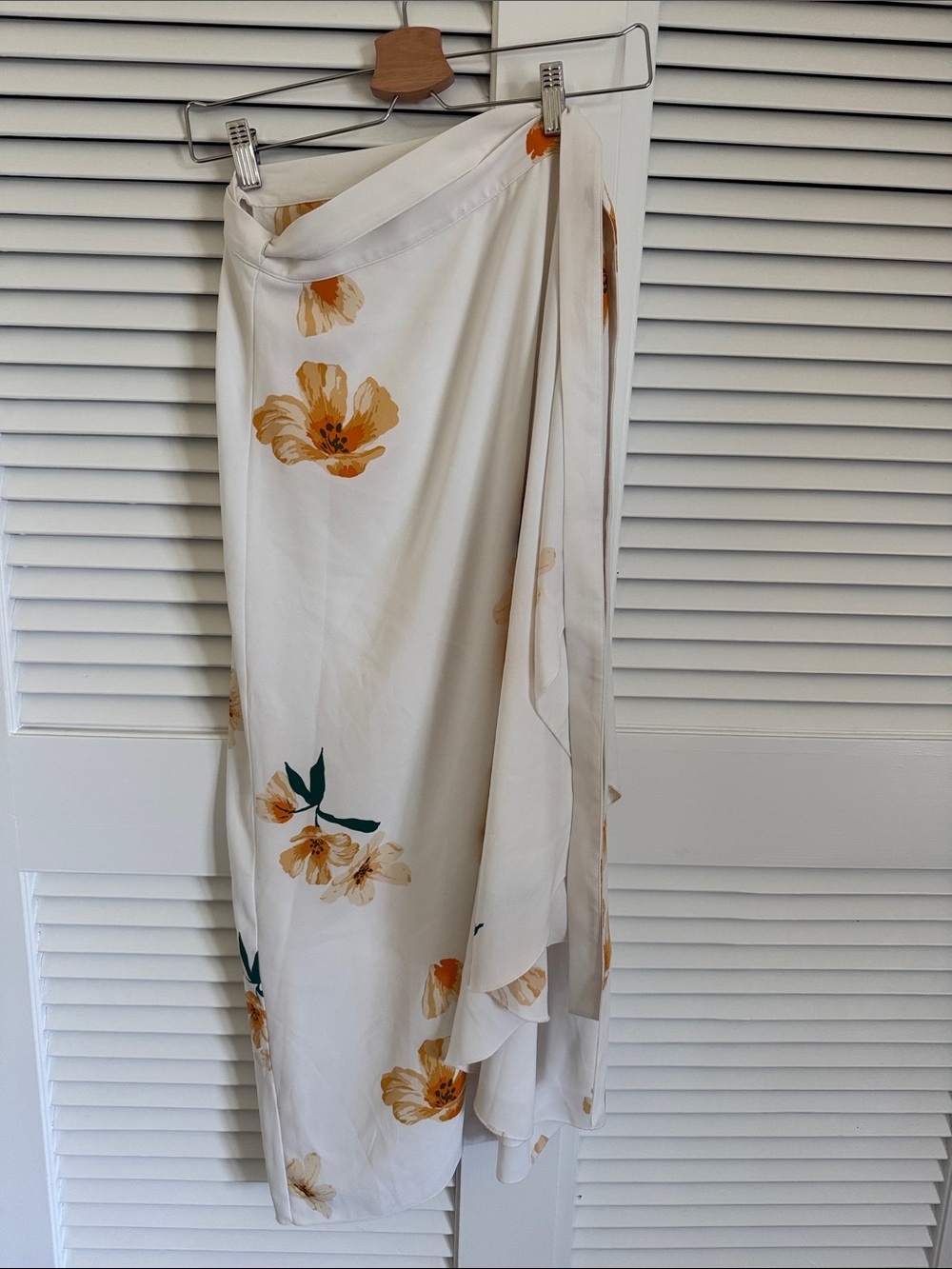 Aritzia Wilfred Cream Floral Wrap Skirt with Orange Accents- Size Small